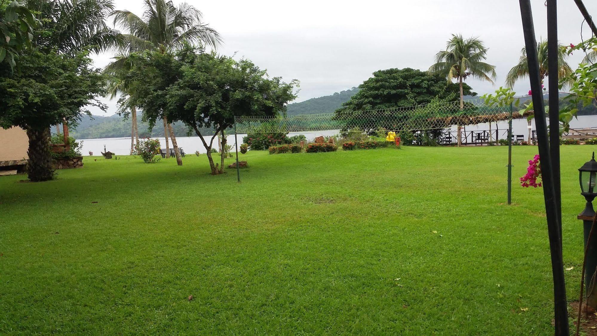 Afrikiko River Front Resort Akosombo Buitenkant foto