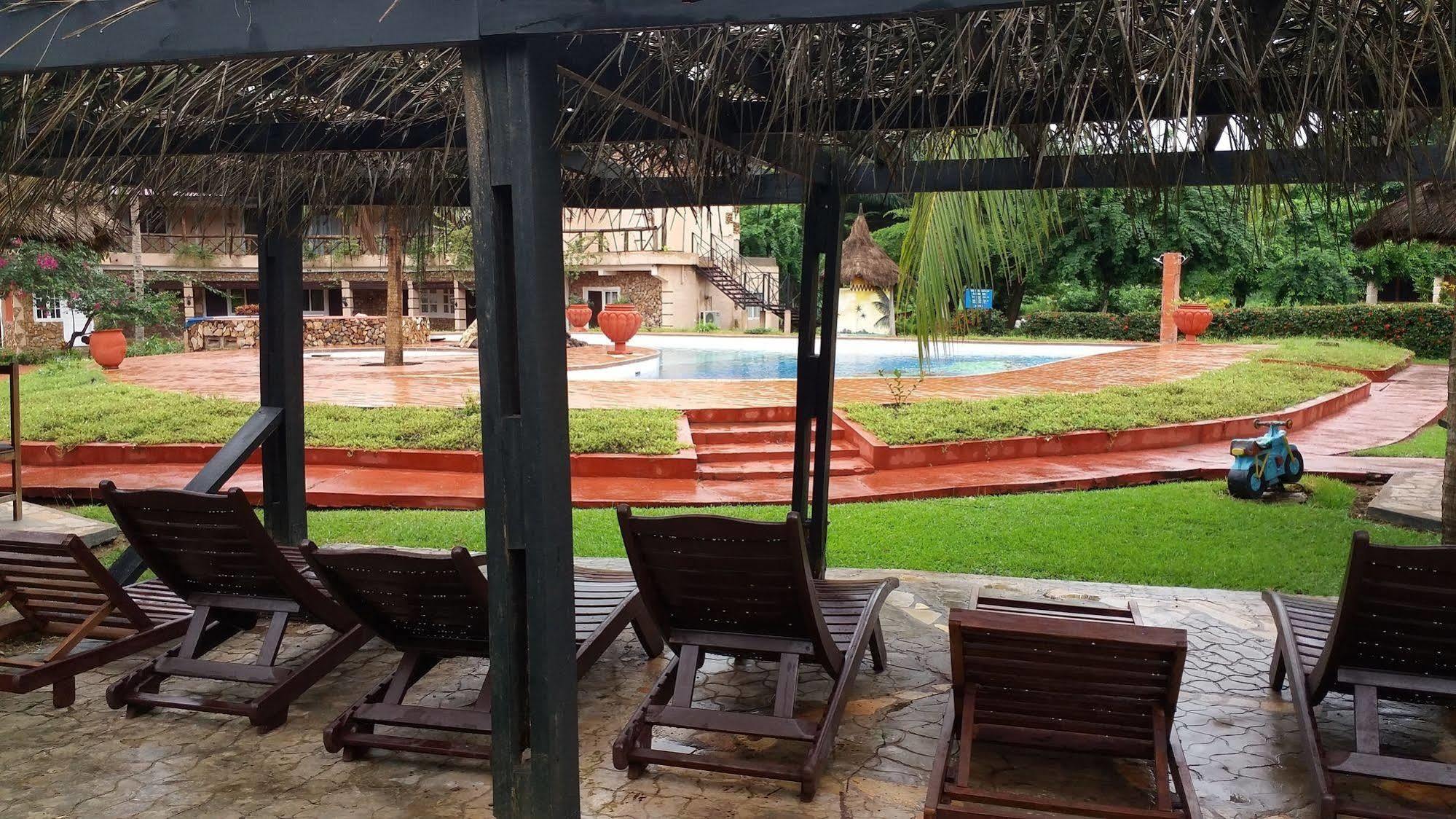 Afrikiko River Front Resort Akosombo Buitenkant foto