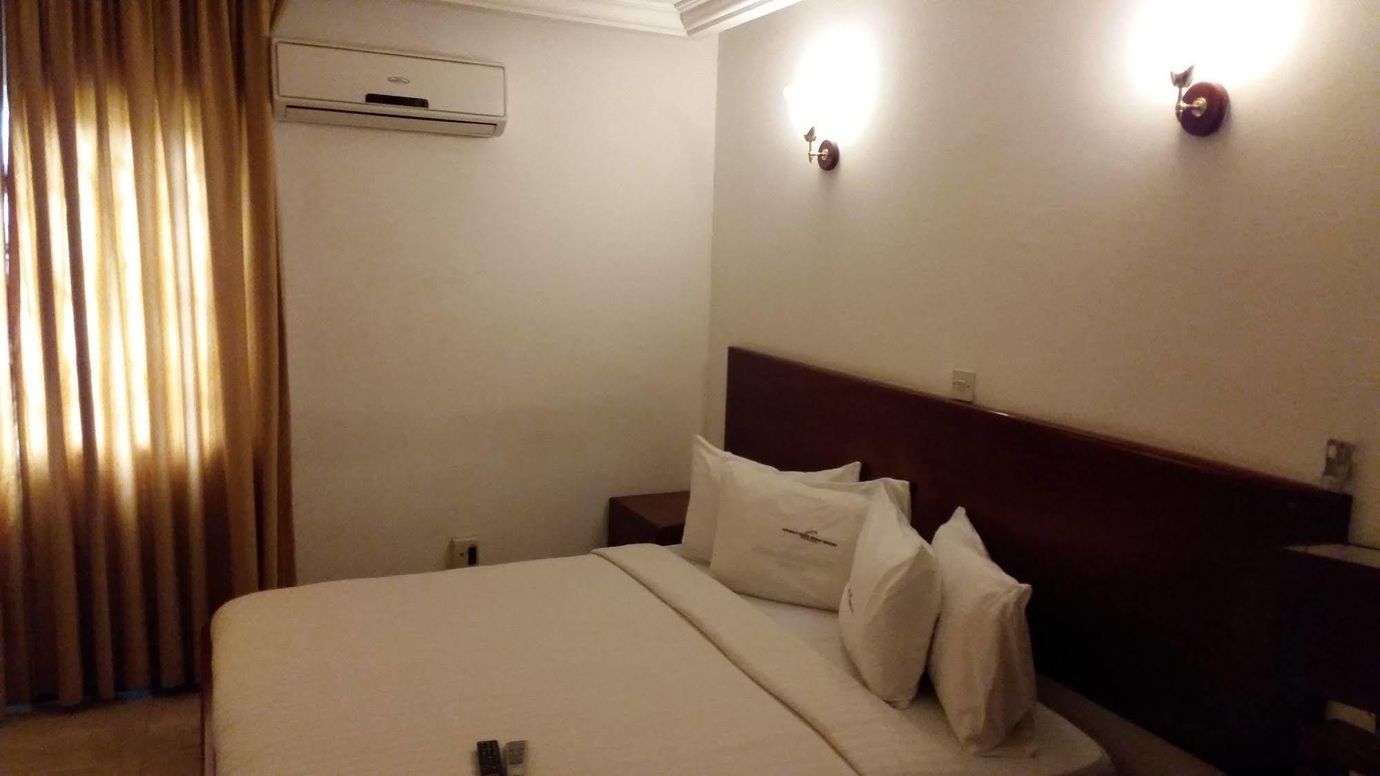 Afrikiko River Front Resort Akosombo Buitenkant foto