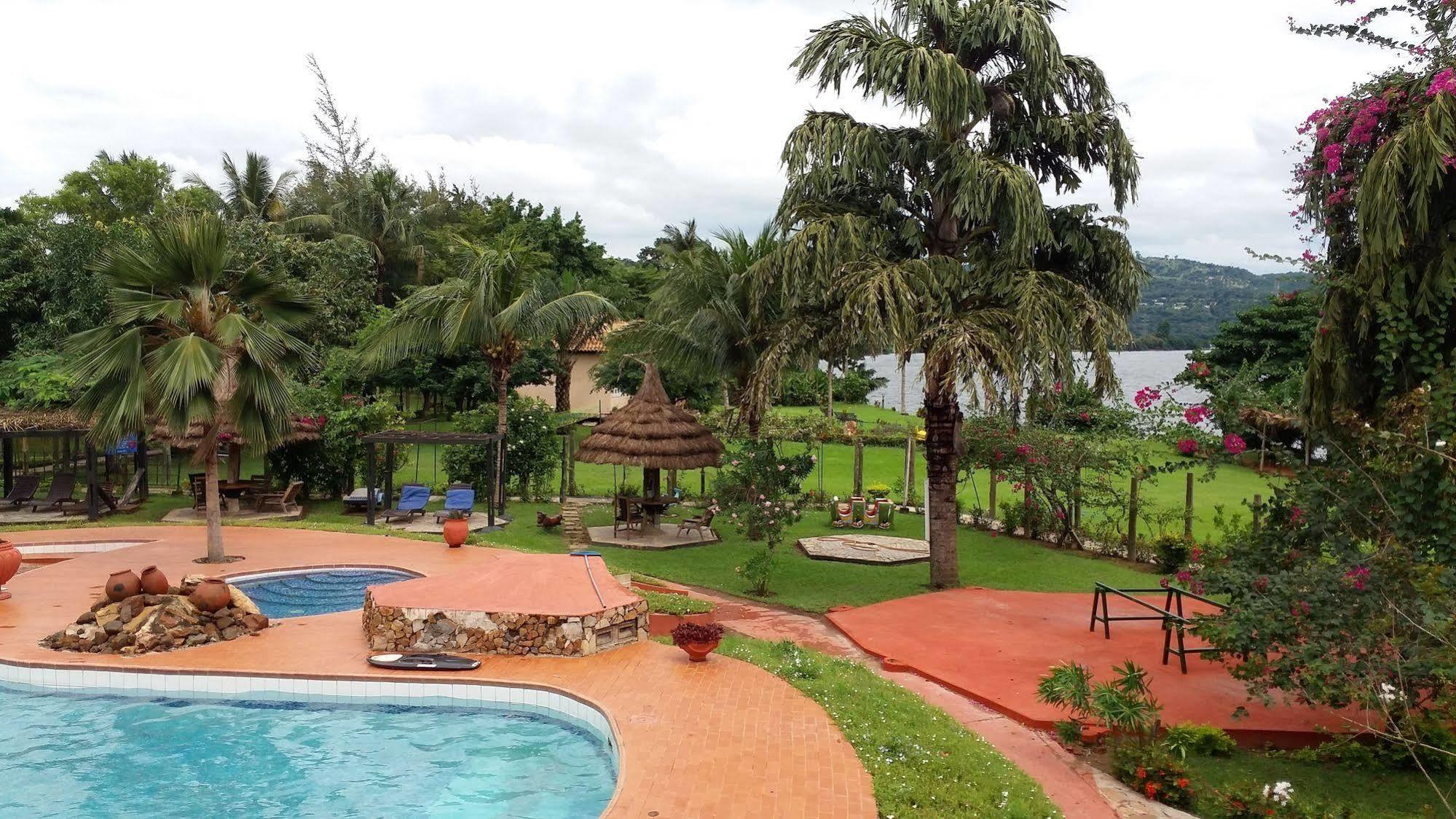 Afrikiko River Front Resort Akosombo Buitenkant foto