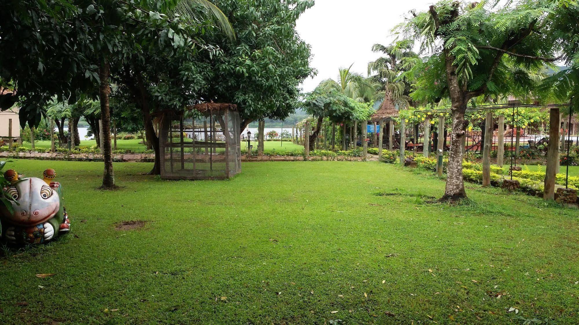 Afrikiko River Front Resort Akosombo Buitenkant foto